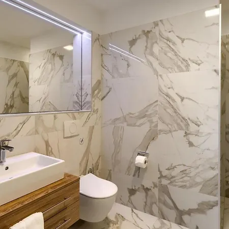 Adria Blue Semesterbostad Bakarac