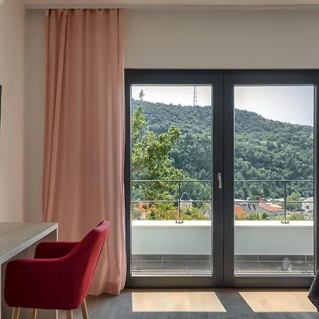 Adria Blue باكاراتس